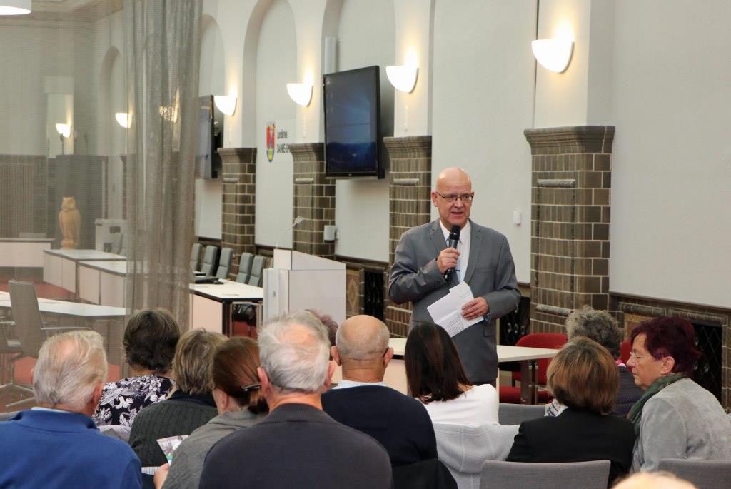 Landrat Stephan Loge eröffnet den Senioren-Sicherheitstag