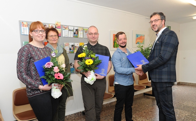 von links: Luise Wilke, Margrit Ziegler (Kaufmännische Direktorin evangelisches Krankenhaus Luckau), Ken Michel, Benjamin Kalisch und Carsten Saß (Gesundheitsdezernent). Foto: Gerlinde Irmscher/LDS