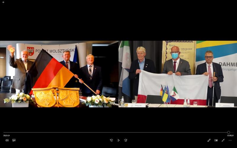 v.l.n.r. Gründungsvater Ryszard Kurp, Landrat Jacek Skrobisz, Kreistagsvorsitzender Janusz Mroskowiak, Gründungsvater Martin Wille, Landrat Stephan Loge, Kreistagsvorsitzender Heinz-Georg Hanke