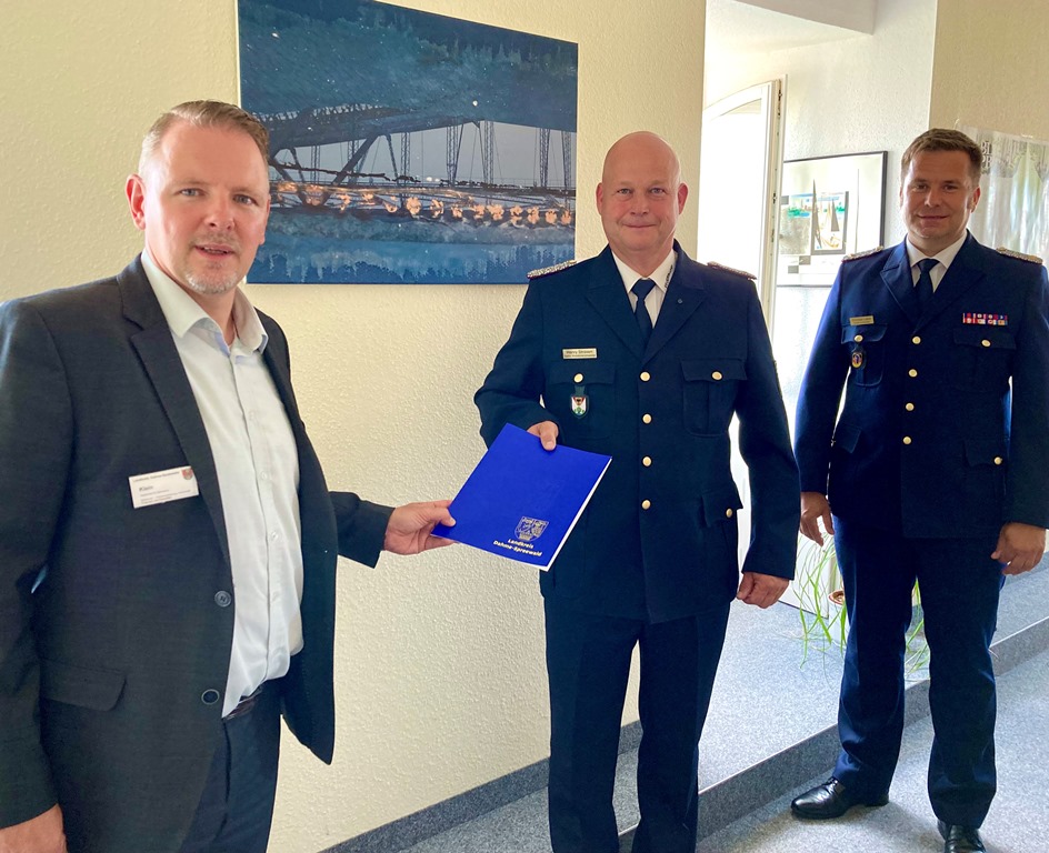 Ordnungsdezernent Stefan Klein, stellvertretender Kreisbrandmeister Henry Strasen, Kreisbrandmeister Christian Liebe (v.l.)