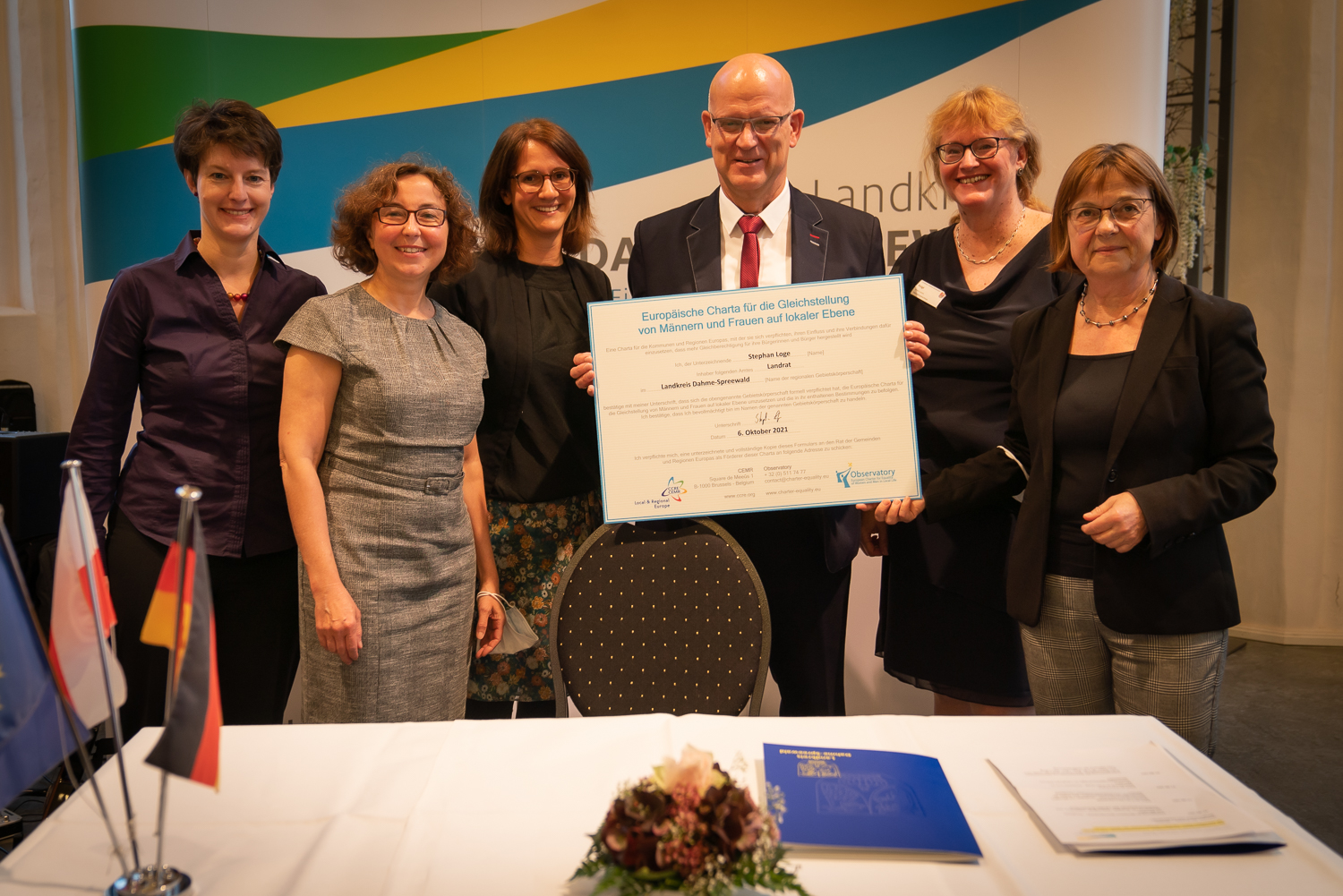 LDS Unterzeichnung Europäische Charta (v.l.n.r Frau von der Lippe, Frau Dörnenburg, Frau Furch, Herr Loge, Frau Voigt, Frau Nonnemacher) ©Christian Hentschel - Pixlparty.de