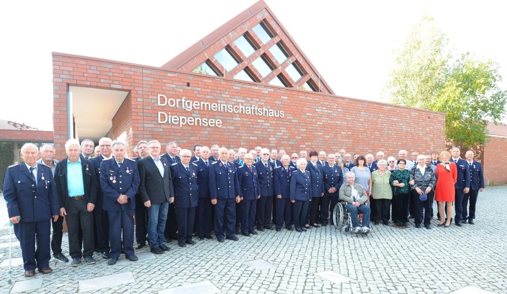 In diesem Jahr sind 78 Kameradinnen und Kameraden mit Medaillen für 50, 60 und 70 Jahre Treue Dienste in der Freiwilligen Feuerwehr geehrt worden. (Foto: Gerlinde Irmscher/LDS)