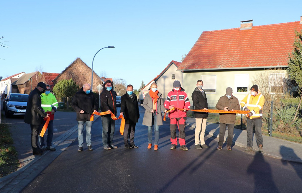 v.l.n.r: Alexander Kläge, Siegfried Klatte, Frank Deutschmann (Bürgermeister Gemeinde Heideblick), Dirk Hoffmann, Michael Zieke, Susanne Rieckhof (Vizelandrätin), Frank Selbitz, Andreas Nagel, Bernd Adler, Andreas Bolle (© Pressestelle, Landkreis Dahme-Spreewald)