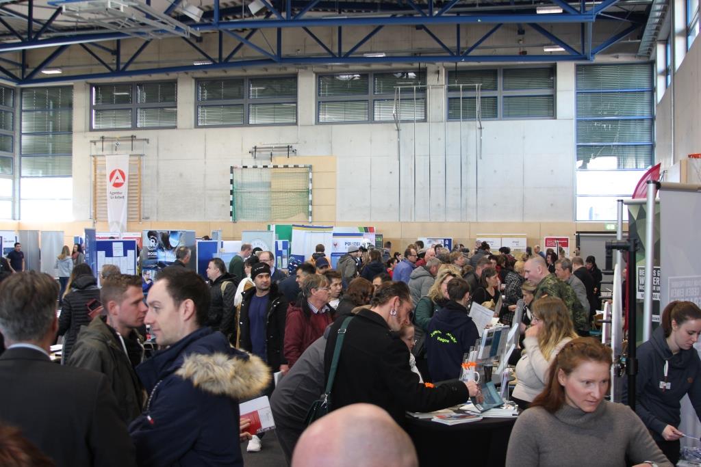 1.300 Messebesucher kamen am Samstag zur Jobmesse