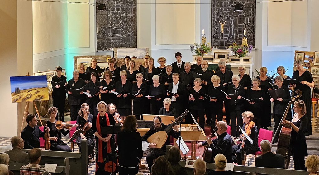 Zu sehen ist die Kantorei, welche zum Karfreitag musizieren wird. Zu sehen ist die Kantorei, welche zum Karfreitag musizieren wird.