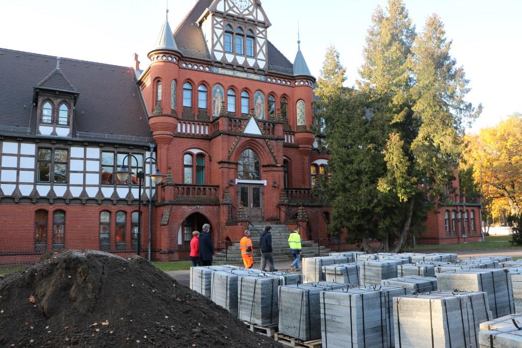 Neugestaltung des Außenareals der Marie-und-Hermann-Schmidt-Schule - Frontansicht