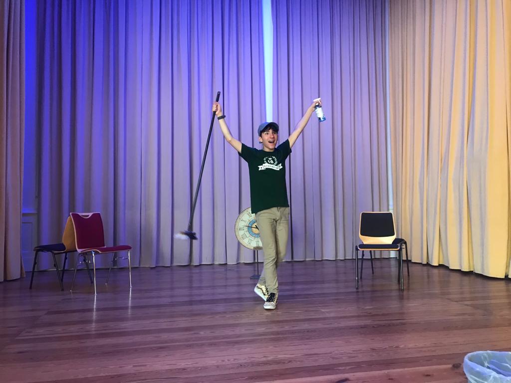 Oskar Fischer erhält den dritten Preis in der Kategorie Musical