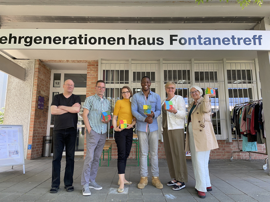 Das Team des Mehrgenerationenhauses Fontanetreff freut sich auf seine Gäste (v. l.): Roland Luban, René Giebels, Nicole Kosmala, Prince Simbeye, Ekaterina Schaidulin und Renate Müller-Schäfer.