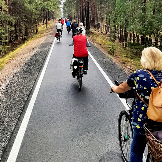 Umweltministerium und drei Landkreise eröffnen Heideradweg in der Lieberoser Heide.