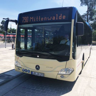Abgebildet ist ein Bus des RVS.