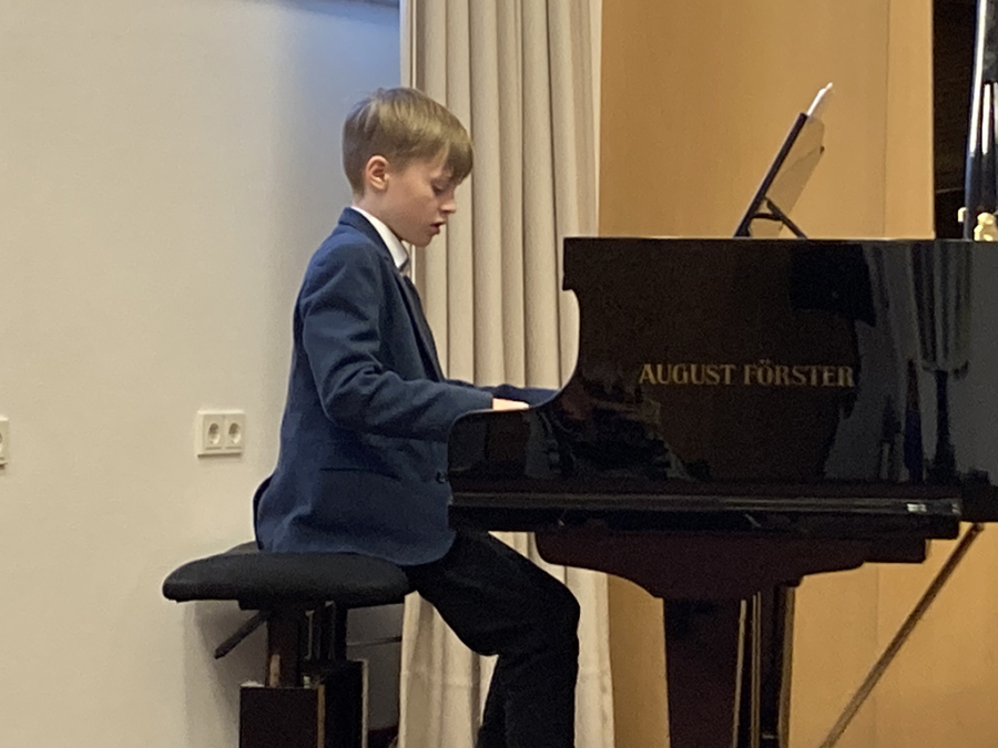Das Bild zeigt den Erstplatzierten des Wettbewerbes "Jugend musiziert 2023".