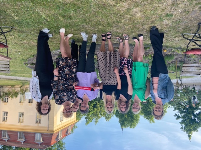 Gründungsveranstaltung des gleichstellungspolitischen Netzwerkes im Landkreis Dahme-Spreewald (22.05., Königs Wusterhausen)v.l.n.r. Anna Emmendörfer (Frauenpolitischer Rat Land Brandenburg e.V.), Anja Lucas (Mitarbeiterin GBA Landkreis Dahme-Spreewald), Dorothea Kästner (Sozialarbeiterin Frauenhaus/GBA Landkreis Dahme-Spreewald), Doreen Wagner (Mitarbeiterin GBA Landkreis Dahme-Spreewald), Solveig Schuster (GBA Gemeinde Schönefeld), Claudia Schlaier (Fachbereichsleiterin Politik, Gesellschaft und Umwelt VHS LDS), Elke Voigt (GBA Landkreis Dahme-Spreewald) und Miriam Roßdeutscher (GBA Stadt Königs Wusterhausen) Gründungsveranstaltung des gleichstellungspolitischen Netzwerkes im Landkreis Dahme-Spreewald (22.05., Königs Wusterhausen)v.l.n.r. Anna Emmendörfer (Frauenpolitischer Rat Land Brandenburg e.V.), Anja Lucas (Mitarbeiterin GBA Landkreis Dahme-Spreewald), Dorothea Kästner (Sozialarbeiterin Frauenhaus/GBA Landkreis Dahme-Spreewald), Doreen Wagner (Mitarbeiterin GBA Landkreis Dahme-Spreewald), Solveig Schuster (GBA Gemeinde Schönefeld), Claudia Schlaier (Fachbereichsleiterin Politik, Gesellschaft und Umwelt VHS LDS), Elke Voigt (GBA Landkreis Dahme-Spreewald) und Miriam Roßdeutscher (GBA Stadt Königs Wusterhausen