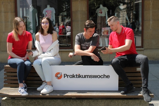 Unter dem Motto "5 Tage, 5 Berufe und 5 Unternehmen" haben Schülerinnen und Schüler während der "Praktikumswoche Dahme-Spreewald" die Gelegenheit, sich in Berufen aus zahlreichen verschiedenen Berufsfeldern aktiv auszuprobieren. 