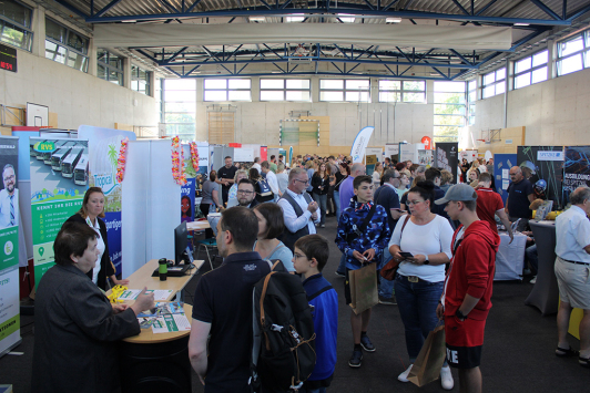 Zu sehen sind die Besucher der Ausbildungsmesse 2023 des LDS in Königs Wusterhausen. Zu sehen sind die Besucher der Ausbildungsmesse 2023 des LDS in Königs Wusterhausen.