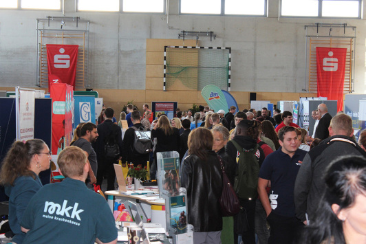Zu sehen sind die Besucher der Ausbildungsmesse 2024 des LDS in Königs Wusterhausen. Zu sehen sind die Besucher der Ausbildungsmesse 2024 des LDS in Königs Wusterhausen.