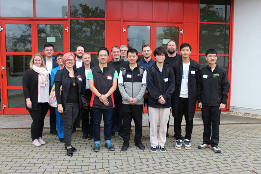 Insgesamt elf Auszubildende aus China haben bei sechs Unternehmen im Landkreis Dahme-Spreewald vor Kurzem ihre Ausbildung u.a. zum Fachlageristen, Industriemechaniker und Koch begonnen.