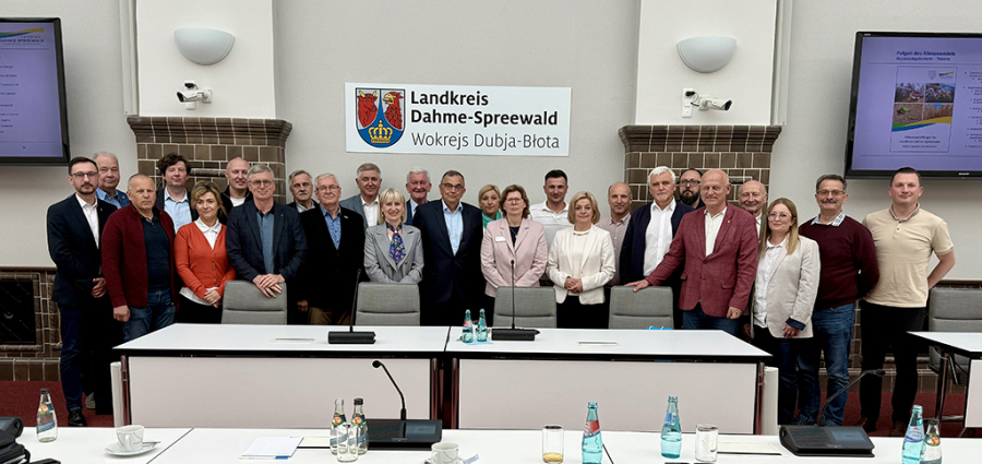 Gruppenbild im Kreistagssaal