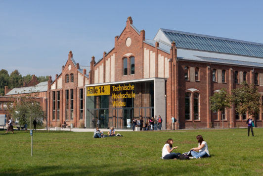 der Campus mit der Halle 14 der Technischen Hochschule in Wildau