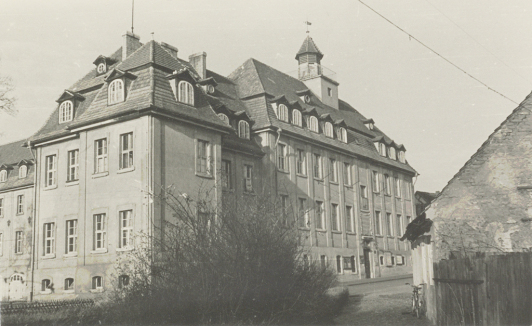 Zu sehen ist das Gebäude des Rat des Kreises Lübben.