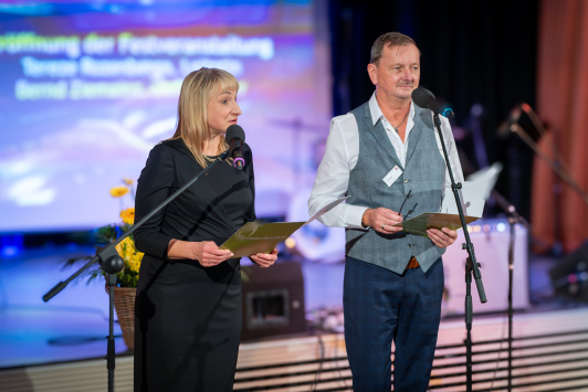 Die Leitung der Kreismusikschule begrüßt die Gäste.
