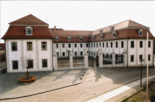 Zu sehen ist das Ständehaus Lübben, Sitz des Kreisarchivs von 1998-2011.
