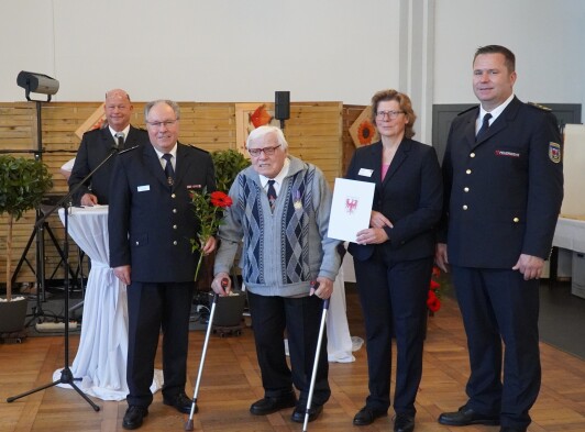 Feuerwehr Treue Dienste 2025 Auszeichnung 75 Jahre Treue Dienste Horst Budick  Feuerwehr Märkisch Buchholz
