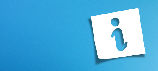 Notizpapier und Hinweisschild mit Platz für Beschriftungen auf blauem Panorama-Hintergrund © ytemha34 - stock.adobe.com