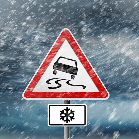 Verkehrsschild Glätte Winter