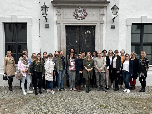 Zu einem gemeinsamen Austausch hatten sich die für die Berufsausbildung zum Verwaltungsfachangestellten zuständigen Ausbilder südbrandenburgischer Kommunalverwaltungen am Dienstag in Lübben getroffen. Zu einem gemeinsamen Austausch hatten sich die für die Berufsausbildung zum Verwaltungsfachangestellten zuständigen Ausbilder südbrandenburgischer Kommunalverwaltungen am Dienstag in Lübben getroffen.