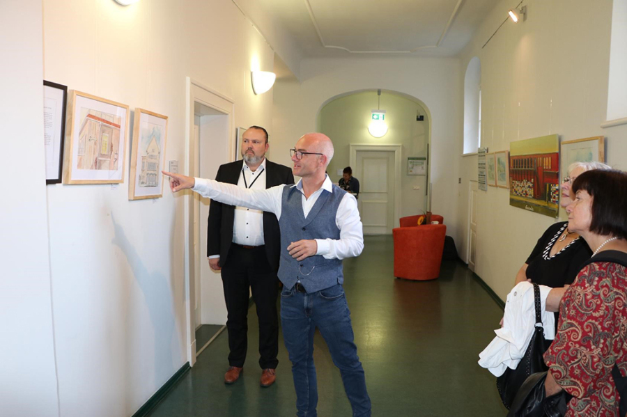 Ausstellungseröffnung Denis Kuschel Ausstellung Ausstellungseröffnung der Ausstellung von Denis Kuschel, mit dem Kulturdezernenten Herrn Stefan Wichary.