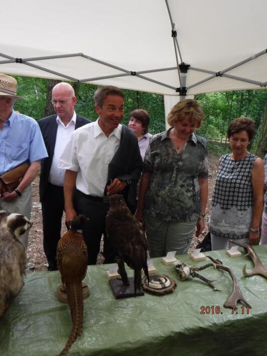 Herr Loge mit Gästen bei den Waldjugendspielen in Königs Wusterhausen im Jahr 2016