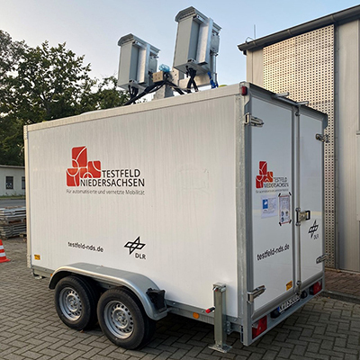 Sie sehen den Messanhänger welcher anonymisierte Bewegungspfade der Verkehrsteilnehmenden (sog. Trajektorien) erhebt.