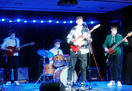 Das Foto zeigt das Pop/Rock-Konzert 2022 der Kreismusikschule Dahme-Spreewald. Das Foto zeigt das Pop/Rock-Konzert 2022 der Kreismusikschule Dahme-Spreewald.