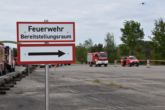 Zu sehen ist die Zufahrt zum Bereitstellungsraum.