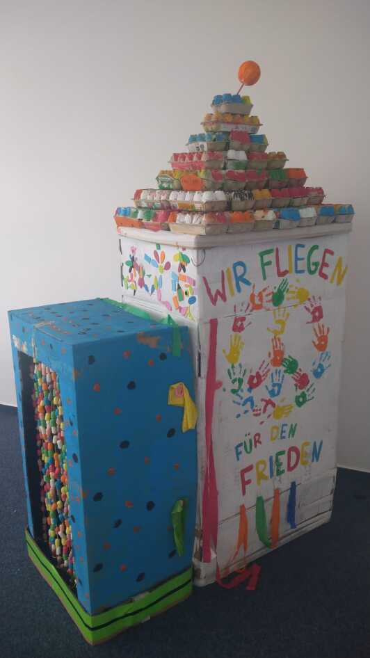 Gewinner des Wettbewerbes Unser Traum vom Fliegen Friedensrakete Kunstwerk der Kinder für den Wettbewerb "Unser Traum vom Fliegen".