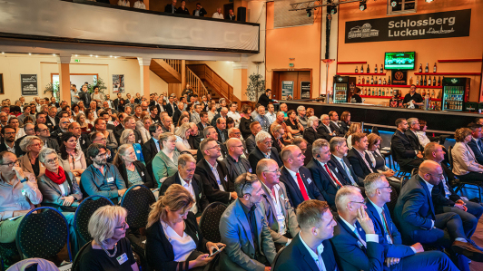 Zu sehen sind Impressionen vom gemeinsamen Frühlingsempfang 2026 des Landkreises Dahme-Spreewald und der Wirtschaftsförderungsgesellschaft Dahme-Spreewald mbH.