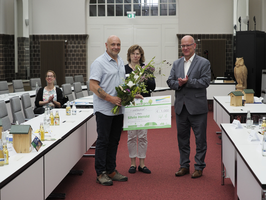 1. Platz Umweltpreis LDS 2023 v.l.n.r. Silvio Herold aus Lübben, Umweltdezernentin Heike Zettwitz, Landrat Stephan Loge 1. Platz Umweltpreis LDS 2023 v.l.n.r. Silvio Herold aus Lübben, Umweltdezernentin Heike Zettwitz, Landrat Stephan Loge