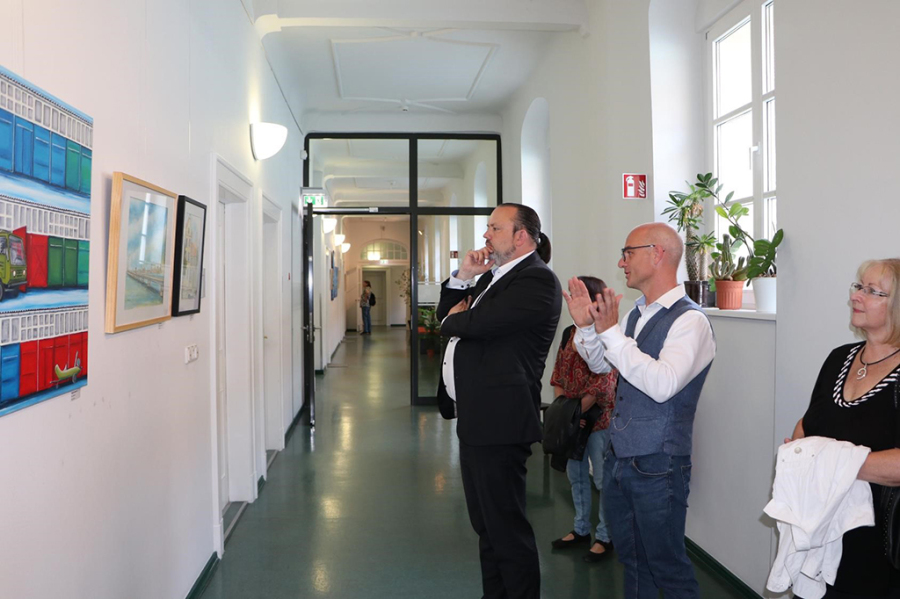 Galerierundgang Denis Kuschel Ausstellung Galerierundgang der Denis Kuschel Ausstellung, mit Herrn Stefan Wichary.