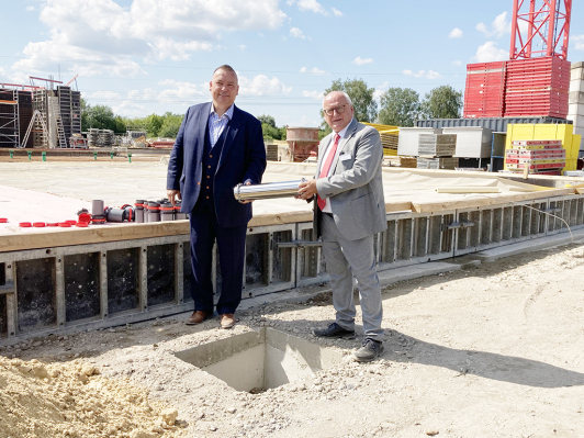 Grundsteinlegung für Gymnasium Schönefeld_Zeitkapsel