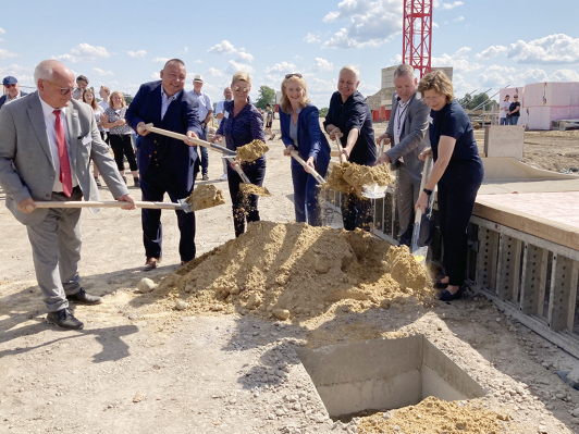 Grundsteinlegung für Gymnasium Schönefeld II_Gruppenfoto Grundsteinlegung für den Neubau des Gymnasiums II