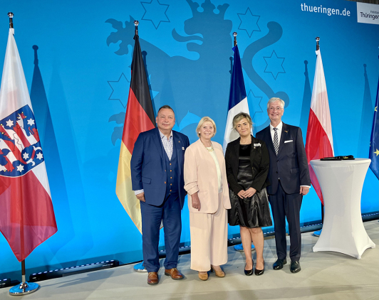 Weimarer Dreieck Gruppenfoto mit Landrat, Landtagspräsidentin des Landes Brandenburg, Europreferentin des Landkreises und Präsident des Weimarer Dreiecks