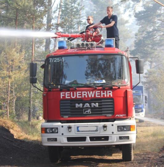 Löschung des Brandes in der Lieberose Heide