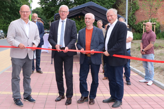 v.l.n.r.: LDS-Landrat Stephan Loge, Landesminister Guido Beermann, Bürgermeister Ralf Kunze (Gemeinde Halbe), Amtsdirektor Oliver Theel (Amt Schenkenländchen)