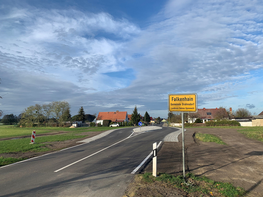 K6145 Mittelinsel Zusehen ist die sanierte Mittelinsel der Ortsdurchfahrt Falkenhain.