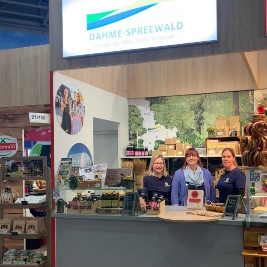 Kanow-Mühle: v.l.n.r.: Stephanie Kayser (Kanow-Mühle), Caroline Jank (LDS), Aileen Behrendt (Kanow-Mühle)