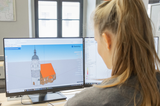 Ausbildung zum/zur Geoma­ti­kerIn