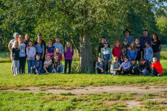 aquamediale 15 Kinderkunst Klasse 4b Grundschule Luckau Gruppenfoto
