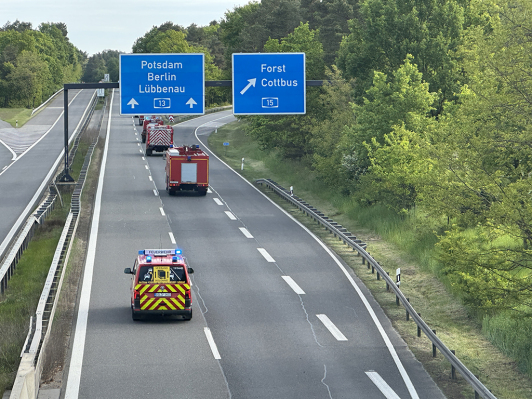 Zu sehen ist die Brandschutzeinheit Oberspreewald-Lausitz am Spreewalddreieck in Richtung Bereitstellungsraum.