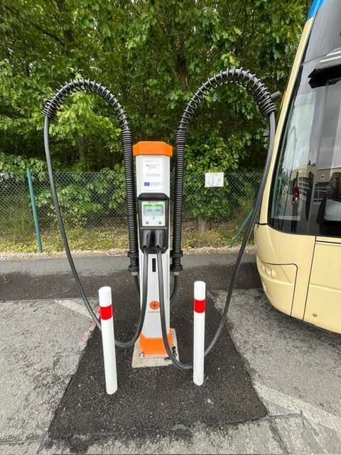 Zu sehen ist eine Ladestation der Regionale Verkehrsgesellschaft Dahme-Spreewald. Zu sehen ist eine Ladestation der Regionale Verkehrsgesellschaft Dahme-Spreewald.