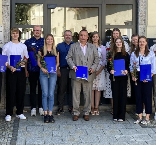 Landrat mit Azubis 2024